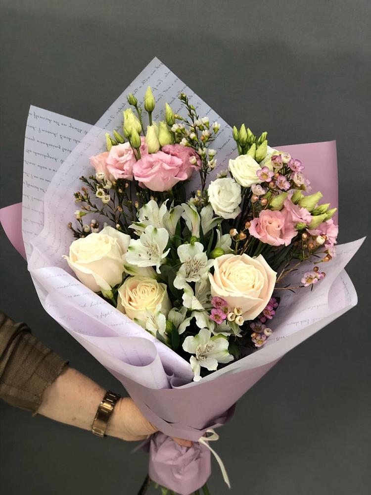 Букет цветов из: Альстромерии, Розы и Лизиантусы в Прикумском