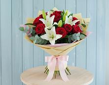 Букет цветов из:  Лилии и Розы в Прикумском