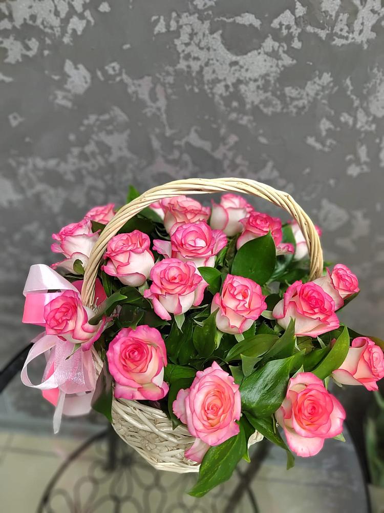 Цветочная композиция из Розы в корзине в Прикумском