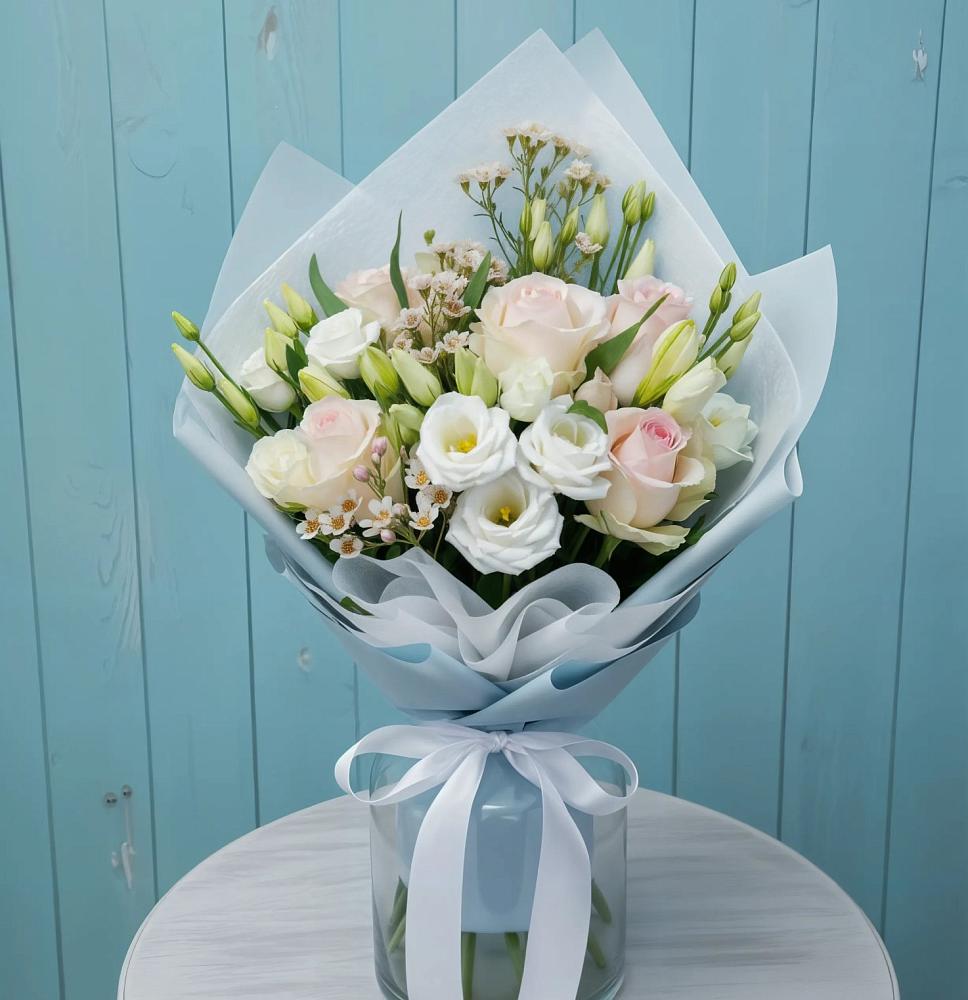 Букет цветов из: Розы и Лизиантусы в Прикумском