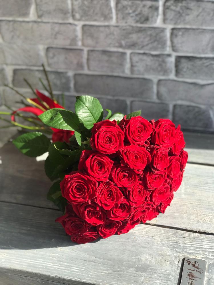 Букет Красные розы Фридом в Прикумском