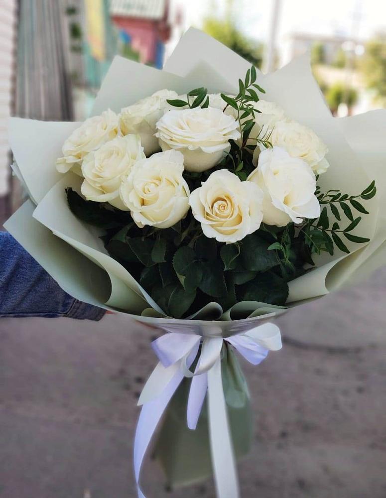 Букет Белые розы Проуд в Прикумском