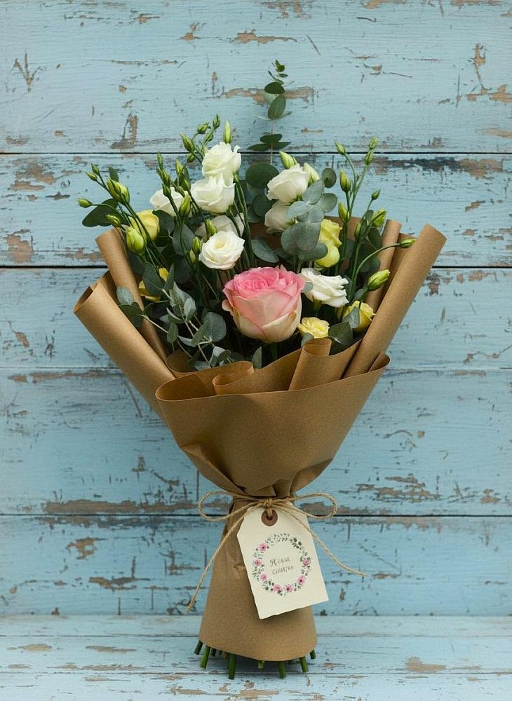 Букет цветов из: Розы и Лизиантусы в Прикумском