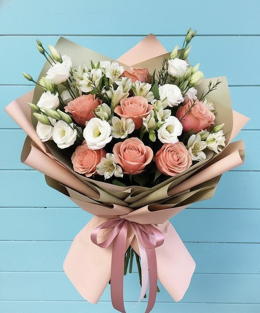 Букет цветов из: Розы, Альстромерии и Лизиантусы в Прикумском