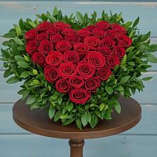 Цветочная композиция из Розы в виде сердца в Прикумском