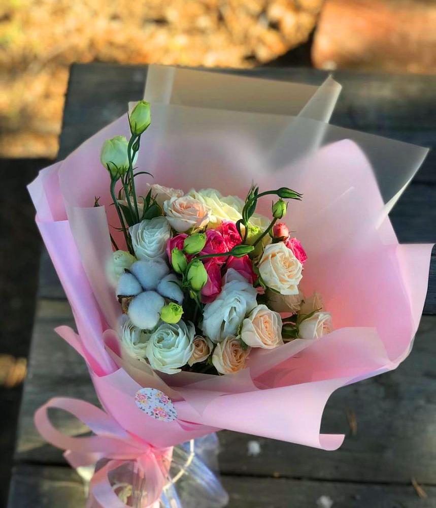 Букет цветов из: Розы и Лизиантусы в Прикумском