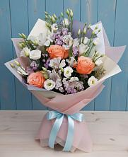 Букет цветов из:  Лизиантусы, Розы, Альстромерии и Гипсофила в Прикумском