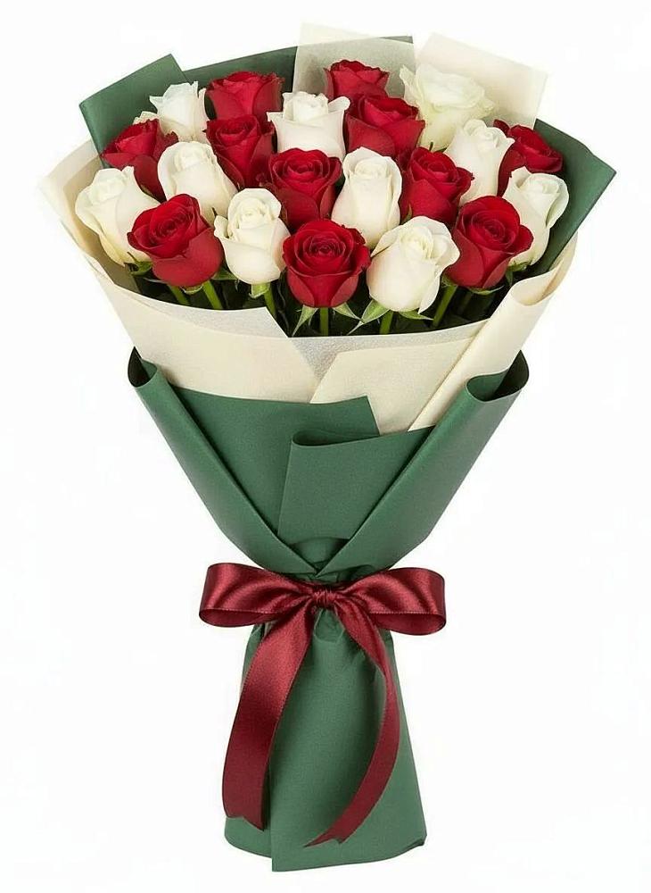 Букет Микс из красных и белых роз в Прикумском