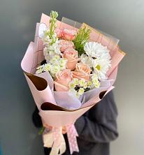 Букет цветов из:  Хризантемы и Розы в Прикумском