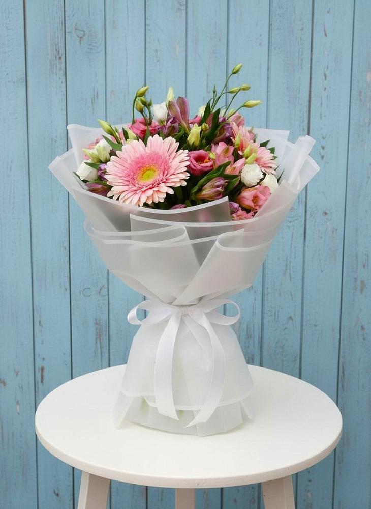 Букет цветов из: Герберы, Альстромерии и Лизиантусы в Прикумском