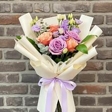 Букет цветов из:  Лизиантусы и Розы в Прикумском