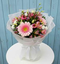 Букет цветов из:  Герберы, Альстромерии и Лизиантусы в Прикумском