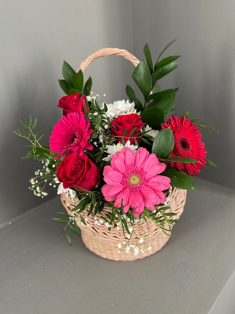 Цветочная композиция из Розы, Хризантемы и Герберы в корзине в Прикумском