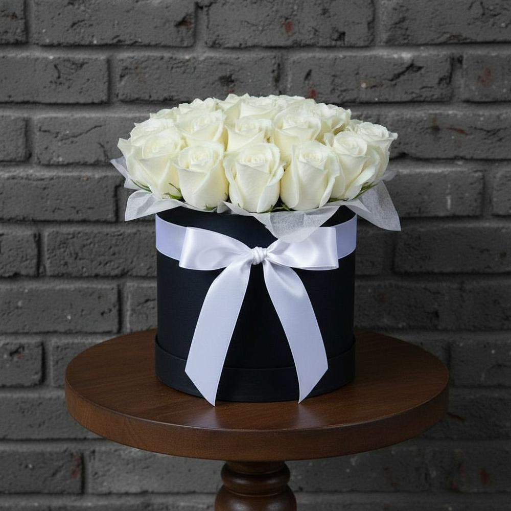 Цветочная композиция из Розы в шляпной коробке в Прикумском