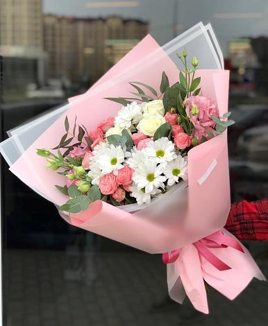 Букет цветов из: Розы, Лизиантусы и Хризантемы в Прикумском