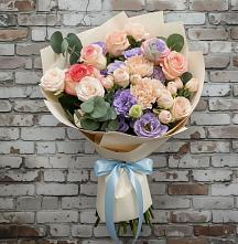 Букет цветов из:  Розы, Лизиантусы и Гвоздики #REPLACE_PRED# Прикумском