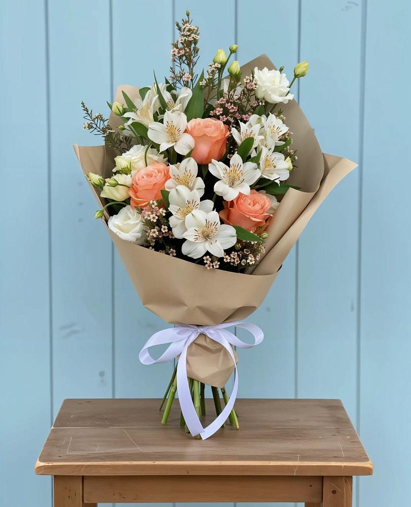 Букет цветов из: Альстромерии, Лизиантусы, Розы и Хризантемы в Прикумском
