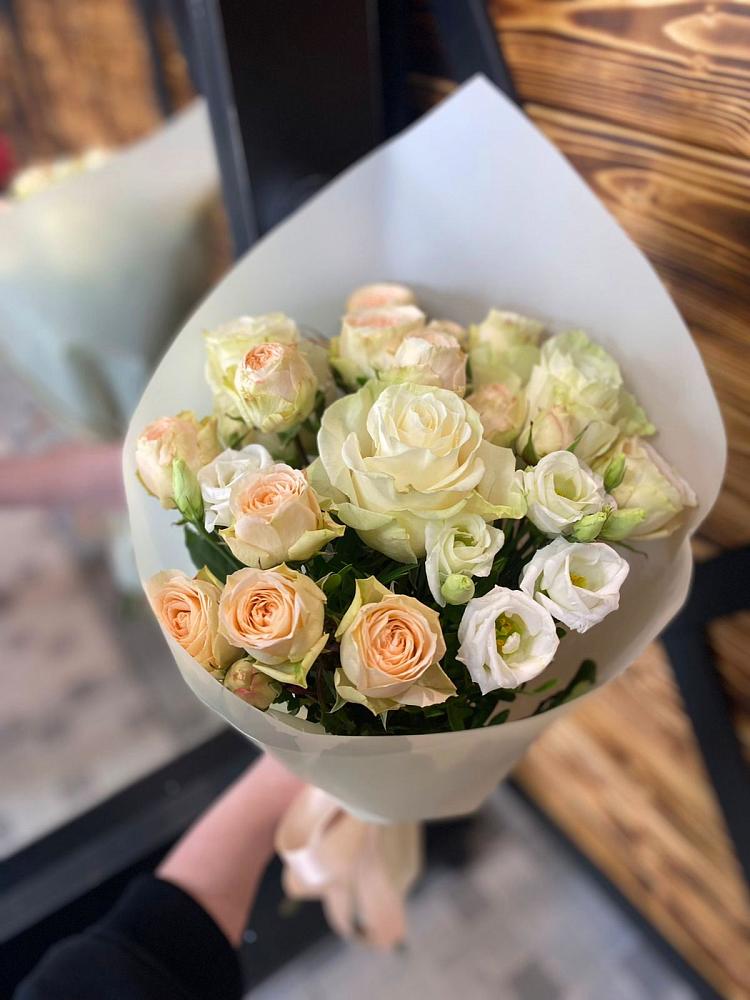 Букет цветов из: Розы и Лизиантусы в Прикумском