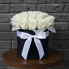 Цветочная композиция из Розы в шляпной коробке в Прикумском